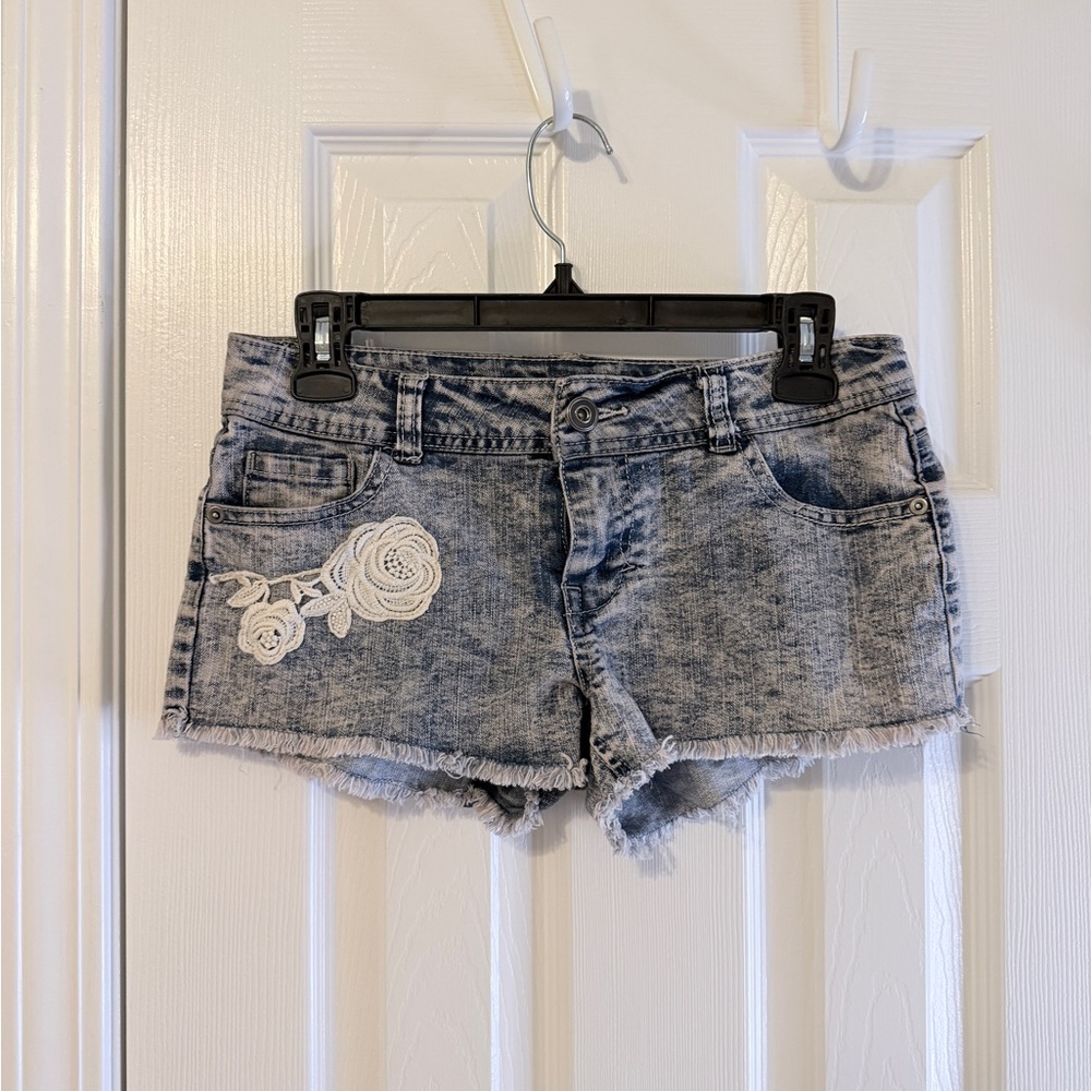 Empyre Denim Women's Short Shorts with Floral Embroidery Size 0/XS